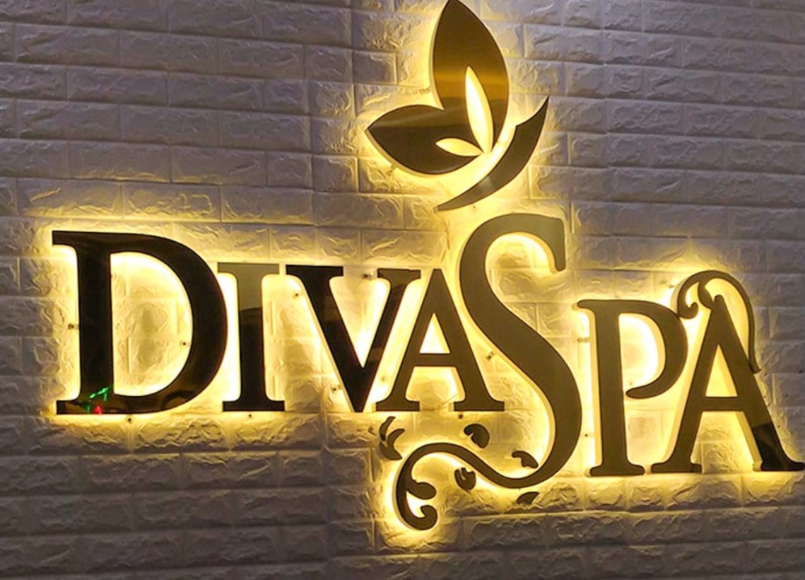 Làm bảng hiệu chữ inox vàng trong nhà cho DIVA SPA